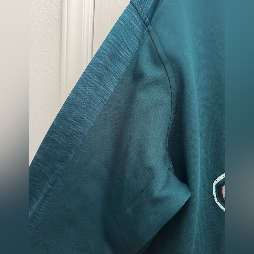 Philadelphia Eagles Pullover Hoodie - Picture 8 of 9